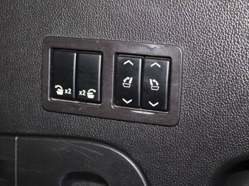 Used 2018 Cadillac Escalade Luxury AWD/4WD image 32