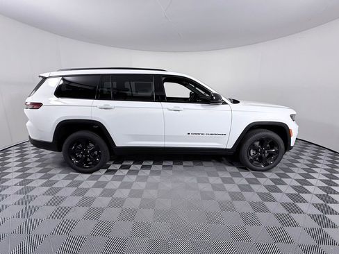 New 2025 Jeep Grand Cherokee L Limited w/ Black Appearance Package image 8