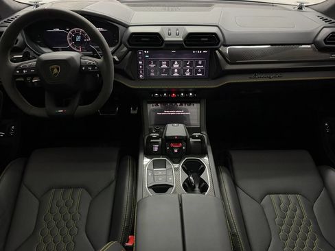 Used 2025 Lamborghini Urus SE AWD/4WD image 2
