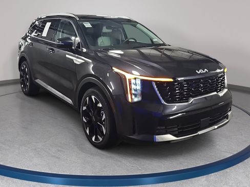 Used 2025 Kia Sorento EX w/ Panoramic Sunroof Package FWD image 3