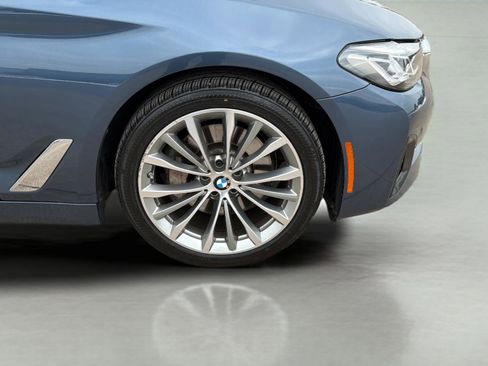 Used 2023 BMW 530i xDrive w/ Premium Package image 10