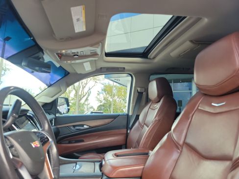 Used 2018 Cadillac Escalade ESV Luxury image 13
