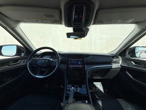 Used 2023 Jeep Grand Cherokee L Limited w/ Luxury Tech Group II image 5