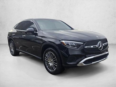 Used 2024 Mercedes-Benz GLC 300 4MATIC image 3