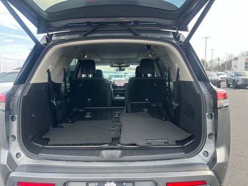New 2026 Nissan Pathfinder Platinum image 32