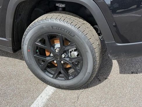 New 2026 Jeep Grand Cherokee Altitude image 4