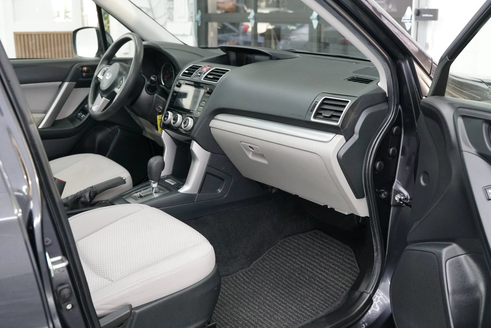Used 2017 Subaru Forester 2.5i Premium w/ All-Weather Package AWD/4WD image 31