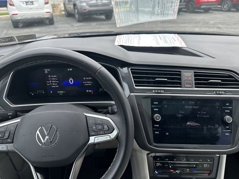Used 2022 Volkswagen Tiguan SE FWD image 12