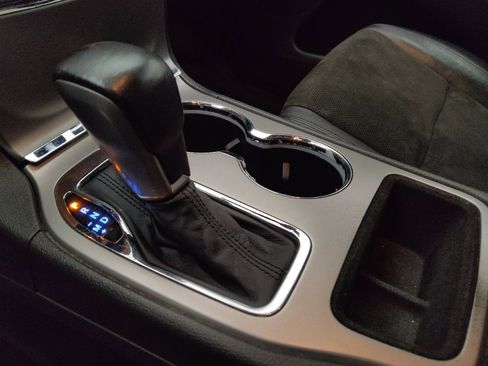 Used 2019 Jeep Grand Cherokee Altitude image 26