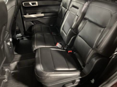 Used 2022 Ford Explorer XLT w/ Equipment Group 202A image 11