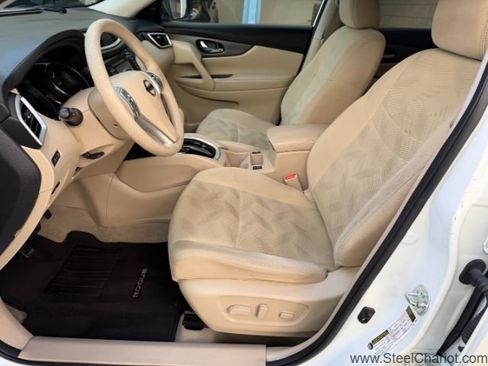 Used 2015 Nissan Rogue SV w/ SV Premium Package image 11