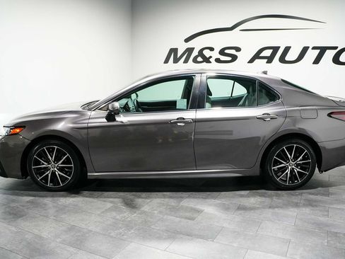 Used 2021 Toyota Camry SE w/ Carpet Mat Package (TMS) FWD image 3
