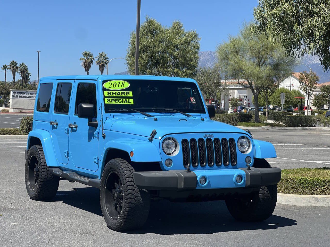 Used 2018 Jeep Wrangler Unlimited Sahara w/ Connectivity Group AWD/4WD image 5