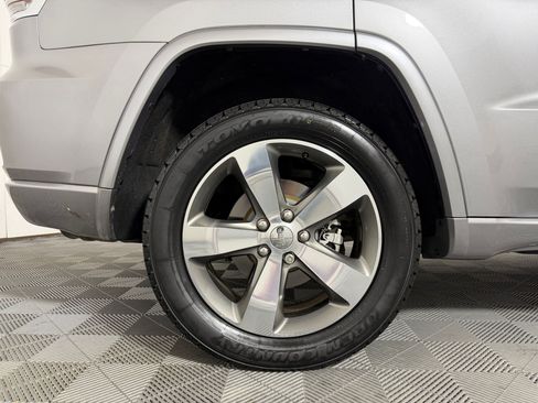 Used 2016 Jeep Grand Cherokee Overland w/ Advanced Technology Group AWD/4WD image 19