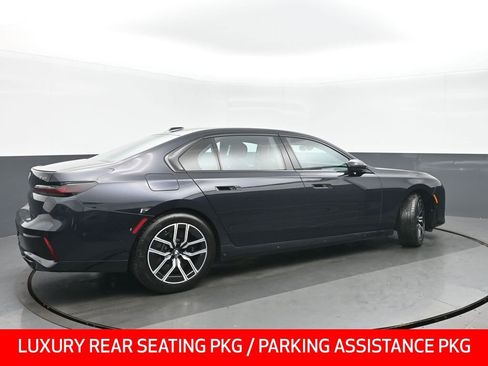 Used 2023 BMW 760i xDrive w/ Executive Package AWD/4WD image 3