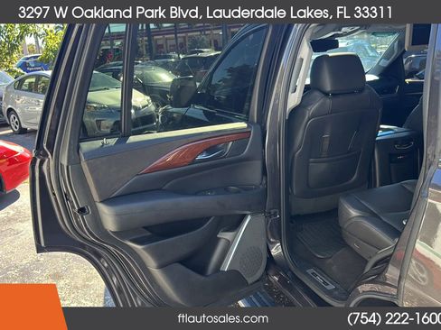 Used 2015 Cadillac Escalade Premium image 25