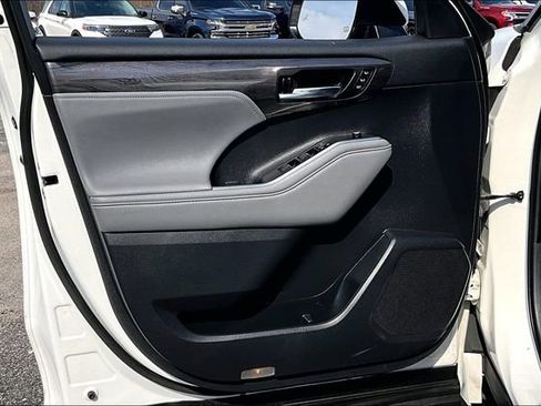 Used 2021 Toyota Highlander Limited image 20