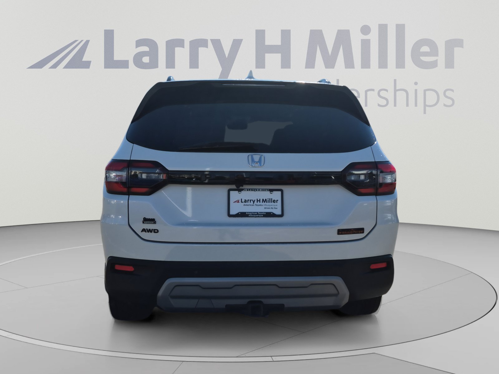 Used 2024 Honda Pilot TrailSport image 4