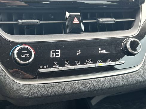 Used 2022 Toyota Corolla LE image 23