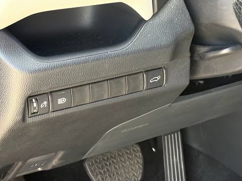 Used 2025 Toyota RAV4 XLE w/ Convenience Package FWD image 8