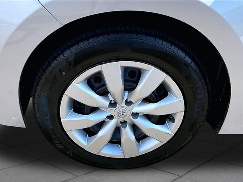 Used 2016 Toyota Corolla LE FWD image 10