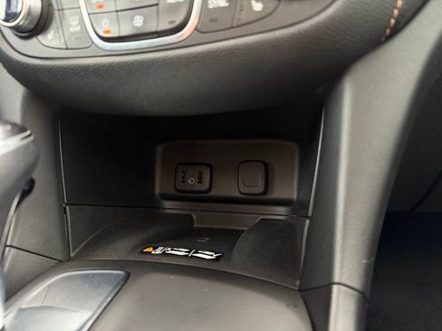 Used 2018 Chevrolet Equinox Premier image 22