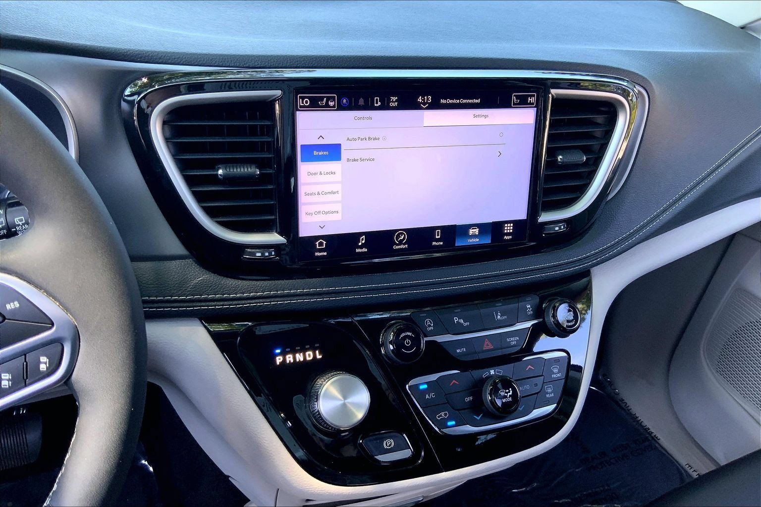 Certified 2023 Chrysler Pacifica Touring-L AWD/4WD image 4
