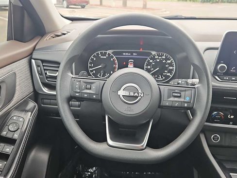 Used 2023 Nissan Rogue SV FWD image 11