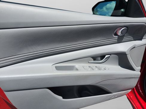 Used 2025 Hyundai Elantra Sport FWD image 16