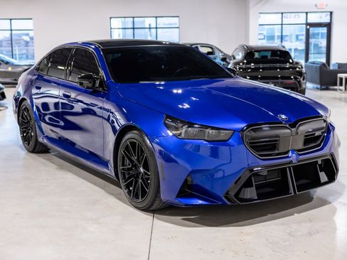 Used 2025 BMW M5 w/ Executive Package image 10