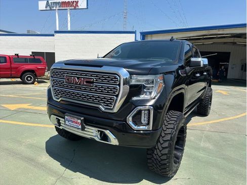 Used 2019 GMC Sierra 1500 Denali w/ Denali Ultimate Package AWD/4WD image 3