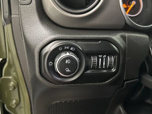 Used 2022 Jeep Gladiator Sport AWD/4WD image 30
