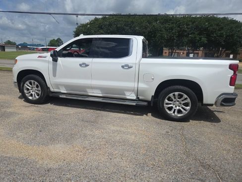 Used 2023 Chevrolet Silverado 1500 LTZ w/ LTZ Convenience Package II AWD/4WD image 6