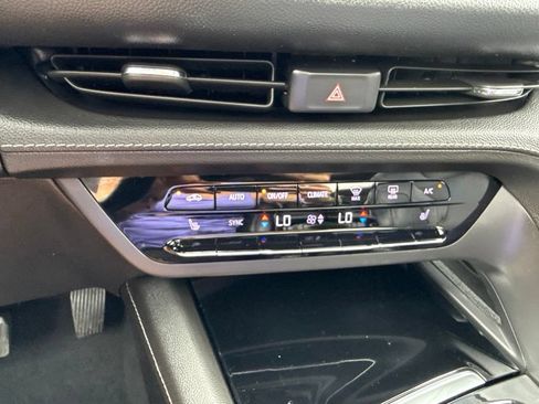 Used 2021 Buick Envision Essence w/ Technology Package I AWD/4WD image 35