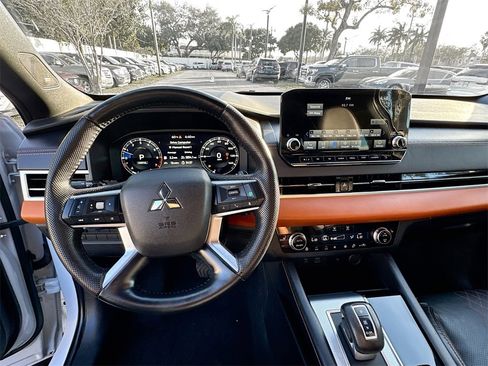 Used 2023 Mitsubishi Outlander SEL image 12
