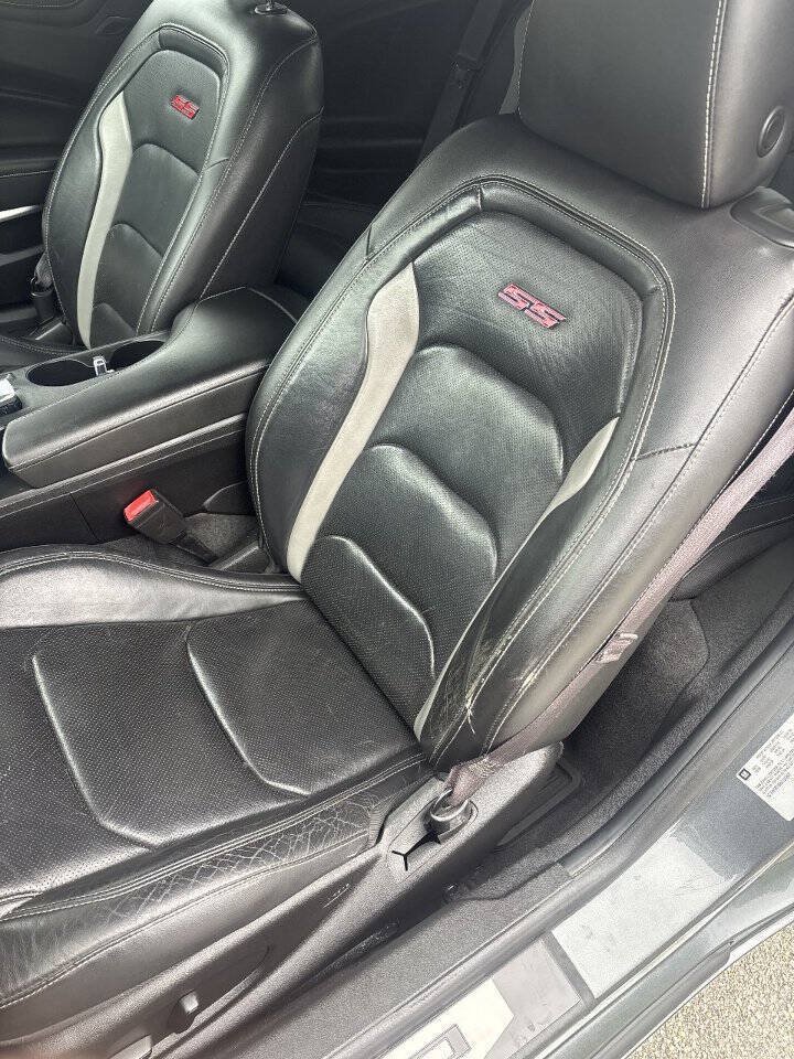Used 2017 Chevrolet Camaro SS RWD image 9