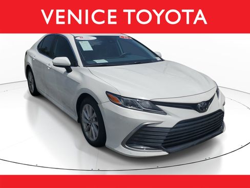 Certified 2022 Toyota Camry LE FWD image 1