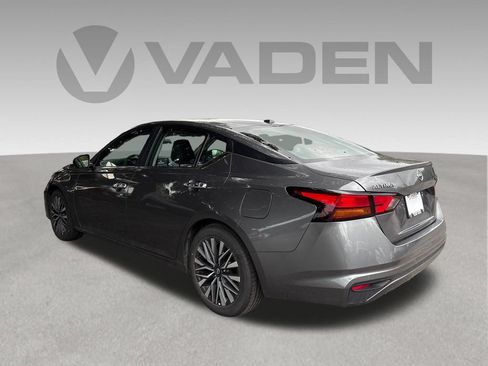 Used 2025 Nissan Altima 2.5 SV FWD image 19