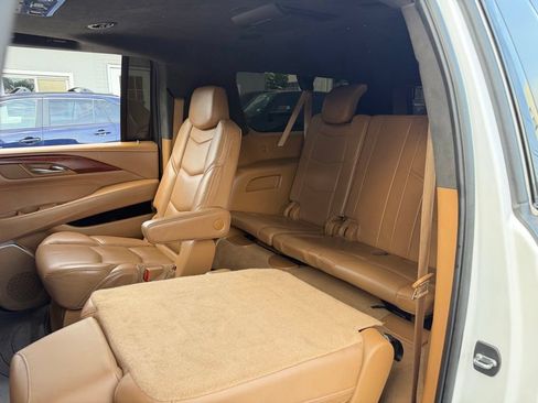 Used 2017 Cadillac Escalade ESV Platinum AWD/4WD image 15