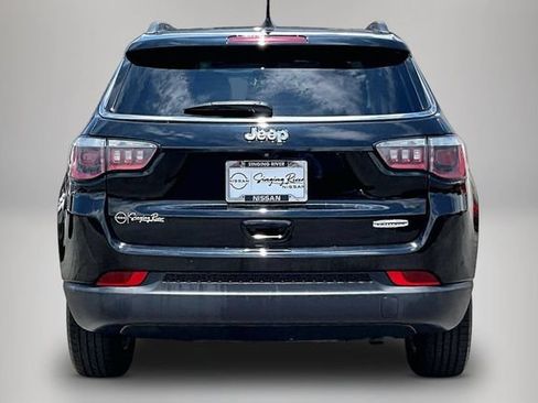 Used 2018 Jeep Compass Latitude w/ Popular Equipment Group FWD image 6