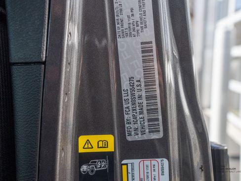 Used 2025 Jeep Wrangler Sahara image 13