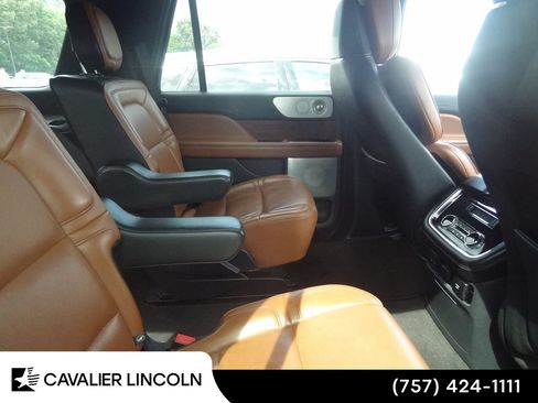 Used 2019 Lincoln Navigator Reserve AWD/4WD image 9
