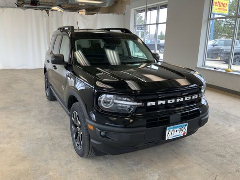 Used 2023 Ford Bronco Sport Outer Banks w/ Tech Package image 2