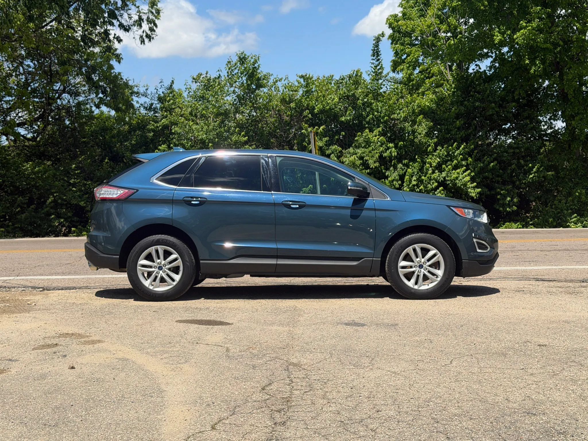 Used 2016 Ford Edge SEL w/ Equipment Group 201A AWD/4WD image 4