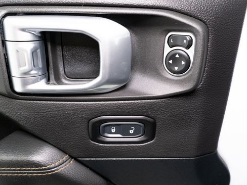 Used 2020 Jeep Wrangler Unlimited Sahara AWD/4WD image 14