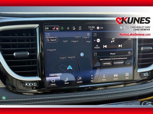 Used 2024 Chrysler Pacifica Select image 27