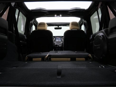 Used 2022 Jeep Wrangler Unlimited Sahara w/ Cold Weather Group AWD/4WD image 27
