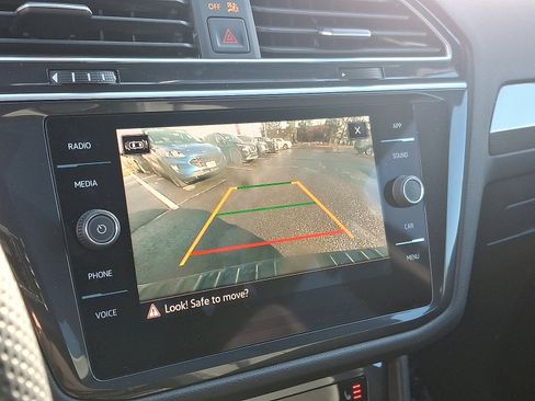 Used 2024 Volkswagen Tiguan SE R-Line image 18