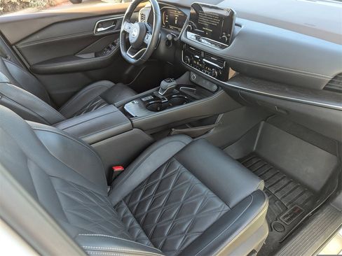 Used 2021 Nissan Rogue Platinum image 14