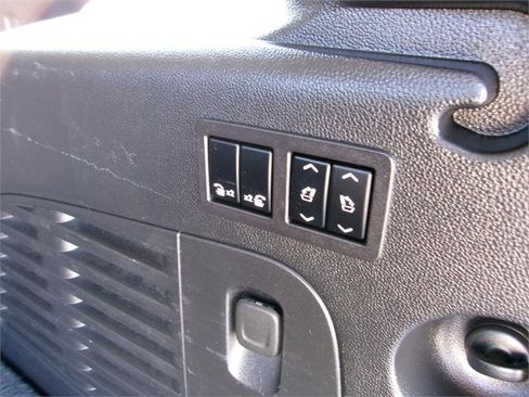 Used 2019 GMC Yukon XL SLT w/ Premium Edition image 14